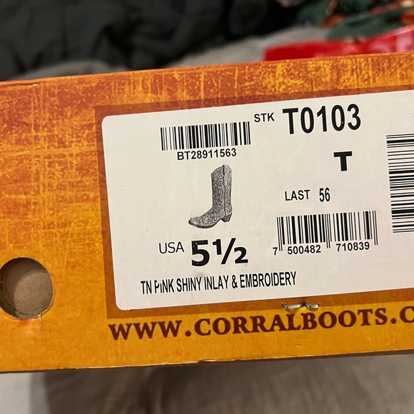 Corral Tan Leather Heeled Cowboy Boots with Sparkly Details - Picture 4 of 5